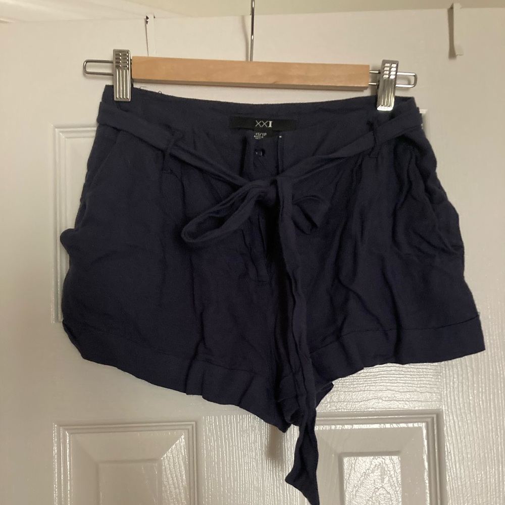 💙 Forever 21 navy blue paper bag shorts. Size XS